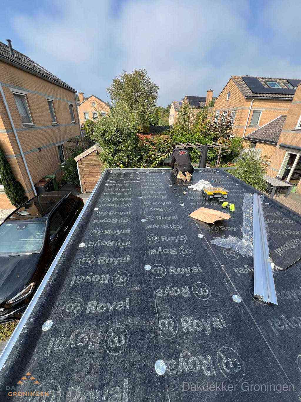 Nieuwe Royal bitumen dakbedekking op plat dak van aanbouw in Groningen Nieuwe Royal bitumen dakbedekking op plat dak van aanbouw in Groningen
