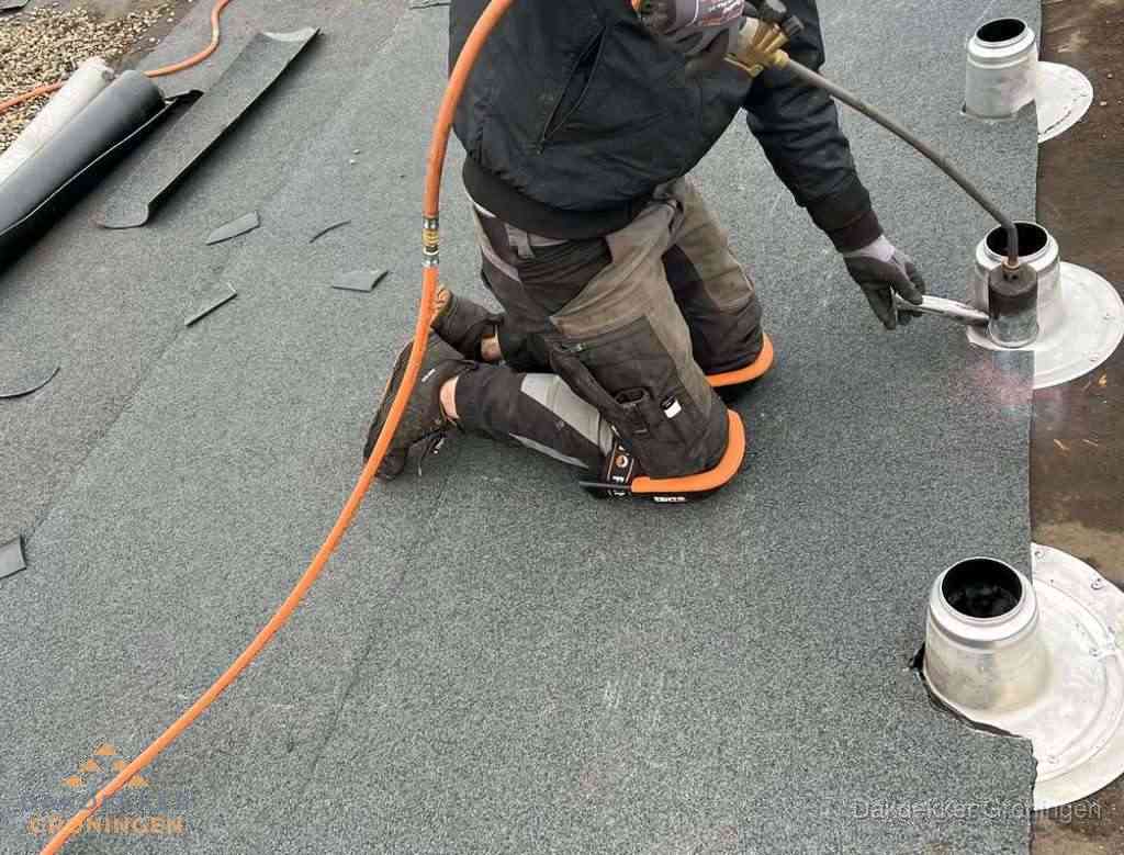 Gereedschap op nieuw plat dak na renovatie in Groningen Gereedschap op nieuw plat dak na renovatie in Groningen